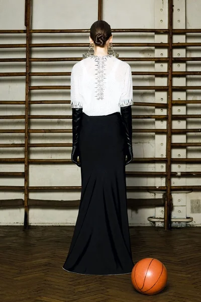 Look 16